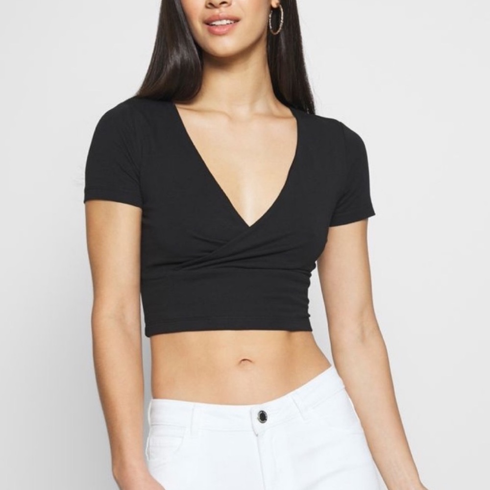 Sabora Black Wrap Crop Tee